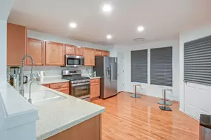 2804 Neubauer Circle, Lindenhurst, IL 60046 - Photo 6