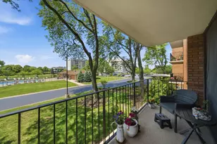 2000 St Regis Dr, Lombard, IL 60148 - Photo 18
