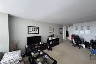 655 W Irving Park Rd, Chicago, IL 60613 - Photo 8