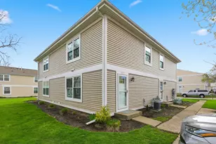 377 Farmingdale Cir, Vernon Hills, IL 60061 - Photo 1