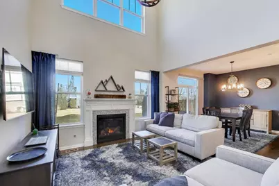 3223 N Heritage Lane, Arlington Heights, IL 60004 - Photo 4