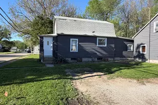 104 S State St, Lincoln, IL 62656 - Photo 4