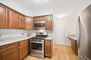 1099 Quaker Hill Ct, Elgin, IL 60120 - Photo 6