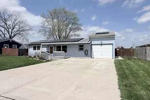 34W836 N James Dr, Saint Charles, IL 60174 - Photo 2