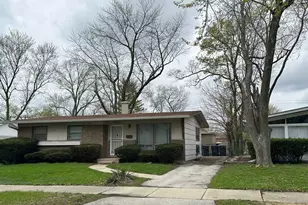 15722 Woodlawn E Ave, South Holland, IL 60473 - Photo 4