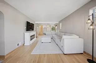 5325 N Meade Ave, Chicago, IL 60630 - Photo 2