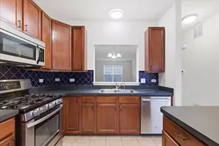 28909 W Pondview Dr, Lakemoor, IL 60051 - Photo 2