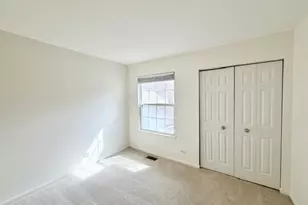 627 Cobblestone Ct, Elgin, IL 60120 - Photo 18