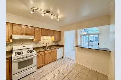 627 Cobblestone Court, Elgin, IL 60120 - Photo 4