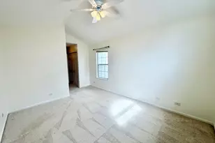 627 Cobblestone Ct, Elgin, IL 60120 - Photo 16