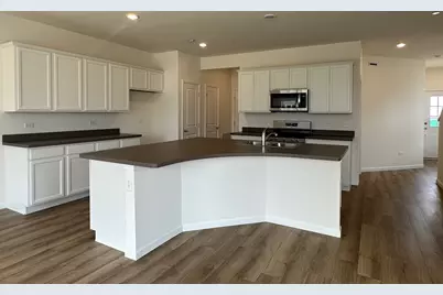 2320 Horseshoe Circles, Naperville, IL 60564 - Photo 6