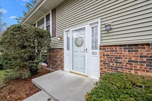 701 Viking Dr, Batavia, IL 60510 - Photo 2