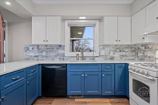 701 Viking Dr, Batavia, IL 60510 - Photo 6