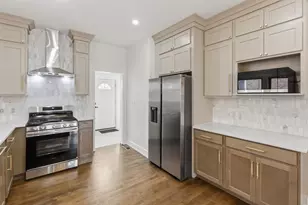 5414 W Eddy St, Chicago, IL 60641 - Photo 8