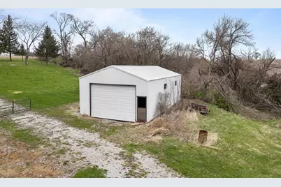 6206 Telegraph Road, Davenport, IA 52804 - Photo 8
