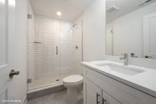 3915 S Calumet Ave, Chicago, IL 60653 - Photo 10