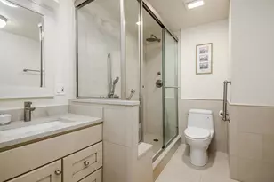 260 E Chestnut St, Chicago, IL 60611 - Photo 16