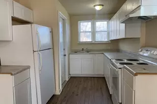 714 Cummings Ave, Waukegan, IL 60085 - Photo 2