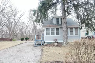 117 Woodland Dr, Round Lake Beach, IL 60073 - Photo 2