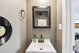 836 S Michigan Ave, Villa Park, IL 60181 - Photo 28