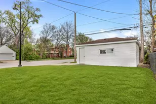 319 Bellwood Ave, Bellwood, IL 60104 - Photo 10