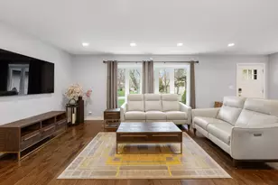 140 Spring Oaks Dr, Wood Dale, IL 60191 - Photo 2