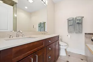 1625 W Catalpa Ave, Chicago, IL 60640 - Photo 10