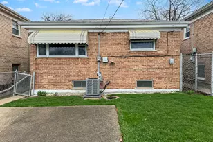 9726 S La Salle St, Chicago, IL 60628 - Photo 6