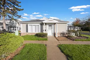 1449 Quaker Ln, Prospect Heights, IL 60070 - Photo 1