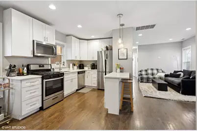 330 W Evergreen Avenue #3, Chicago, IL 60610 - Photo 4