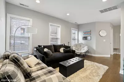 330 W Evergreen Avenue #3, Chicago, IL 60610 - Photo 2