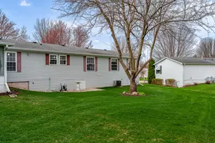 8401 Tamarack Dr, Machesney Park, IL 61115 - Photo 8