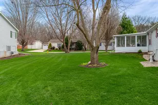 8401 Tamarack Dr, Machesney Park, IL 61115 - Photo 10