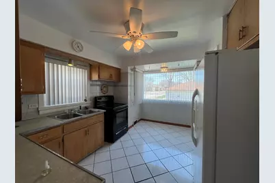 8901 S East End Avenue, Chicago, IL 60617 - Photo 12