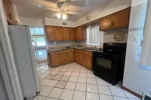 8901 S East End Ave, Chicago, IL 60617 - Photo 14