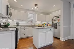 2224 W Melrose St, Chicago, IL 60618 - Photo 8