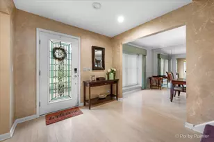 546 W Revere Ln, Palatine, IL 60067 - Photo 2