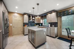 546 W Revere Ln, Palatine, IL 60067 - Photo 10