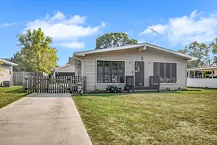 217 Sherman Ave, Montgomery, IL 60538 - Photo 2