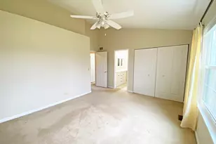 6146 Golfview Dr, Gurnee, IL 60031 - Photo 12