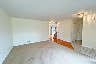 6146 Golfview Dr, Gurnee, IL 60031 - Photo 4