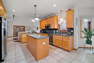 321 Royal Oak Dr, Steger, IL 60475 - Photo 6