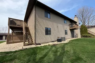 1109 Kane St, South Elgin, IL 60177 - Photo 4