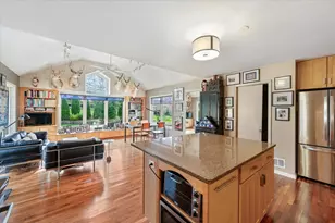 631 S Fern Ct, Elmhurst, IL 60126 - Photo 12