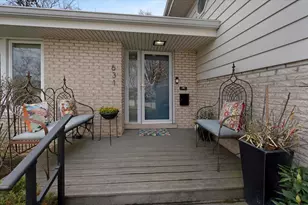 631 S Fern Ct, Elmhurst, IL 60126 - Photo 2