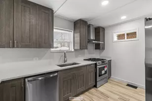 11055 S Ave C, Chicago, IL 60617 - Photo 8