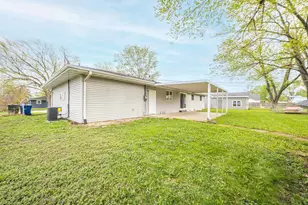 307 Illini Dr, Minooka, IL 60447 - Photo 2