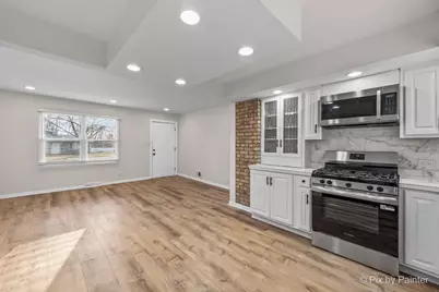 1019 Maple Street, Lake in the Hills, IL 60156 - Photo 8