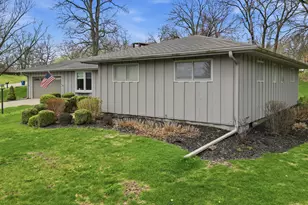 476 Timberland Dr, Dixon, IL 61021 - Photo 2