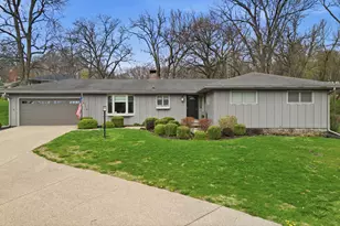 476 Timberland Dr, Dixon, IL 61021 - Photo 1